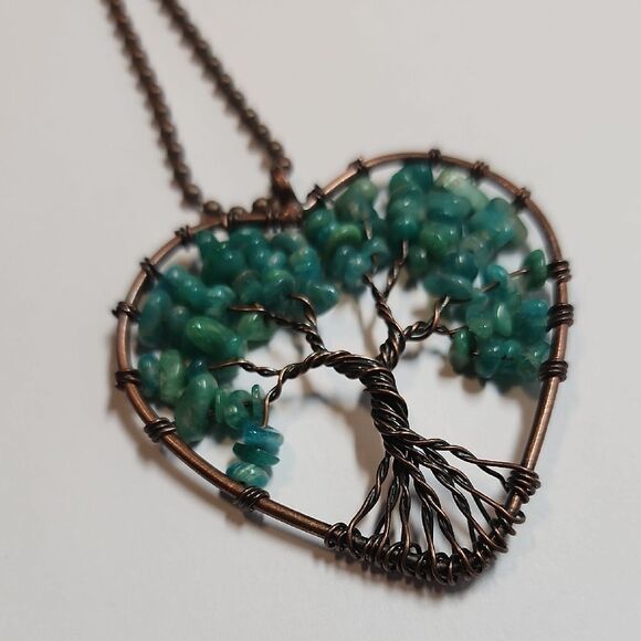 Elegant Green Heart Tree Necklace - Picture 1 of 2